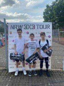 The Walking Buckets 3 09o 2